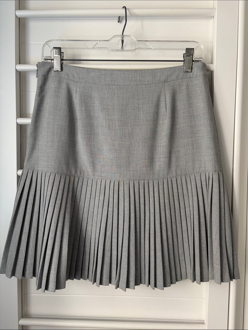 Club Monaco Light Gray Pleated Skirt